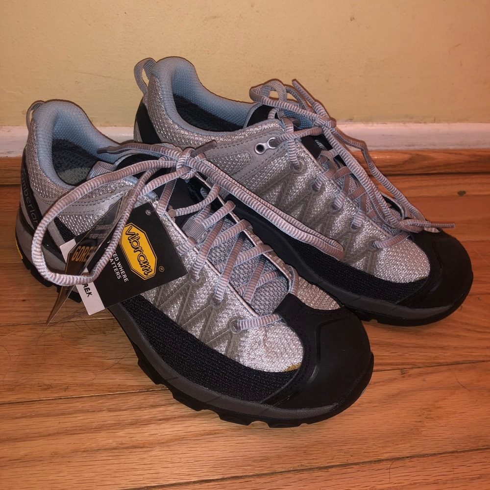 Goretex hiking shoes NWT